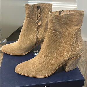 Splendid Textured Tan Ankle Booties